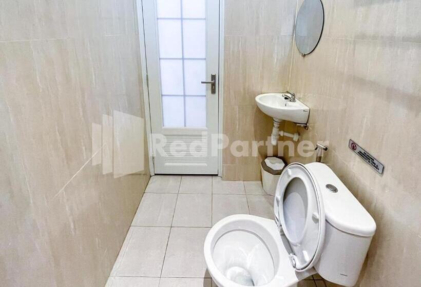 Отель Jenggo Riverside Mitra Reddoorz Near Kampung Inggris Pare