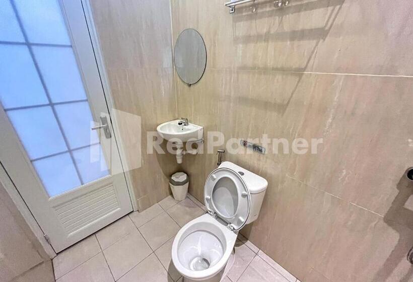 Отель Jenggo Riverside Mitra Reddoorz Near Kampung Inggris Pare