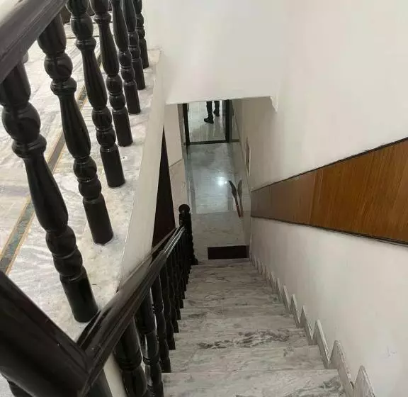 Goroomgo Hotel Imperial Varanasi   Family Friendly With Luxury Room   Near Kashi Vishwanath Temple A