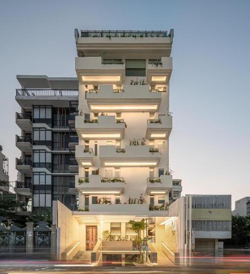 Hotel M Village Nguyễn Kiệm   Cosmo Airport