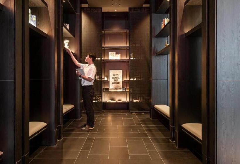 Hotel M Village Nguyễn Kiệm   Cosmo Airport