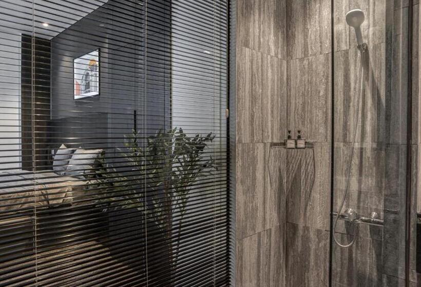 Hotel M Village Nguyễn Kiệm   Cosmo Airport