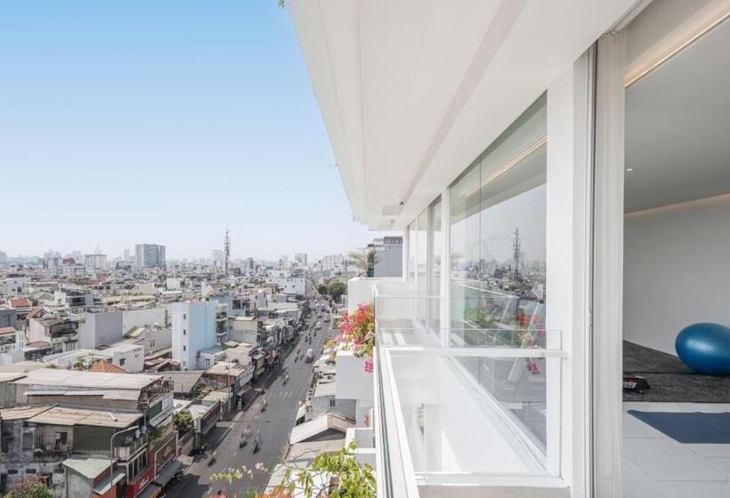 Hotel M Village Nguyễn Kiệm   Cosmo Airport