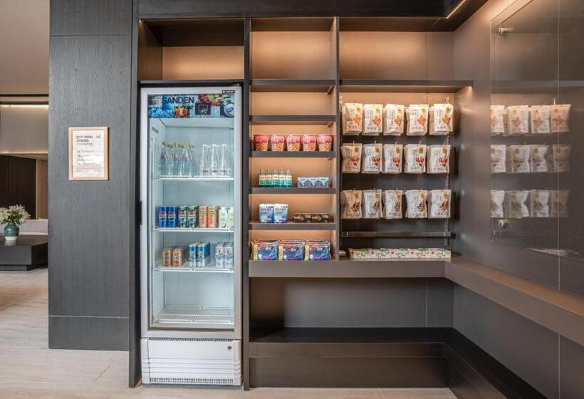 Hotel M Village Nguyễn Kiệm   Cosmo Airport