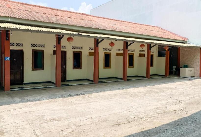 Otel Penginapan Losmen Ayu Pamanukan Redpartner