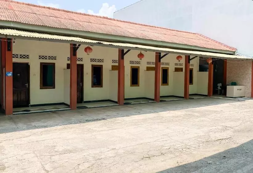 Hotelli Penginapan Losmen Ayu Pamanukan Redpartner