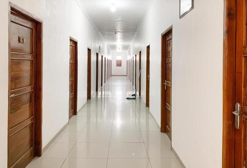 Otel Penginapan Losmen Ayu Pamanukan Redpartner