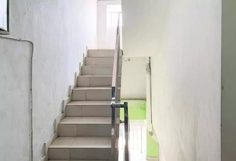 Hotelli Penginapan Losmen Ayu Pamanukan Redpartner