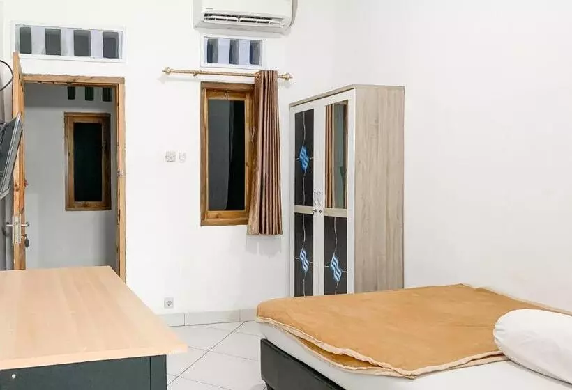 Hotelli Penginapan Losmen Ayu Pamanukan Redpartner