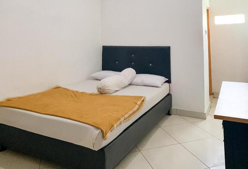 Otel Penginapan Losmen Ayu Pamanukan Redpartner