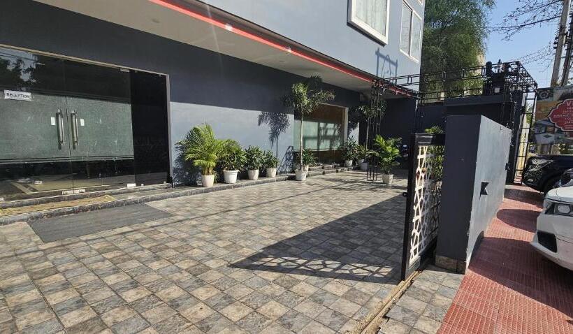 酒店 Veridian 100 Meter From Sahara Hospital Gate No 3