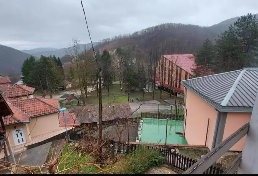 پانسیون Domaćinstvo Jolović