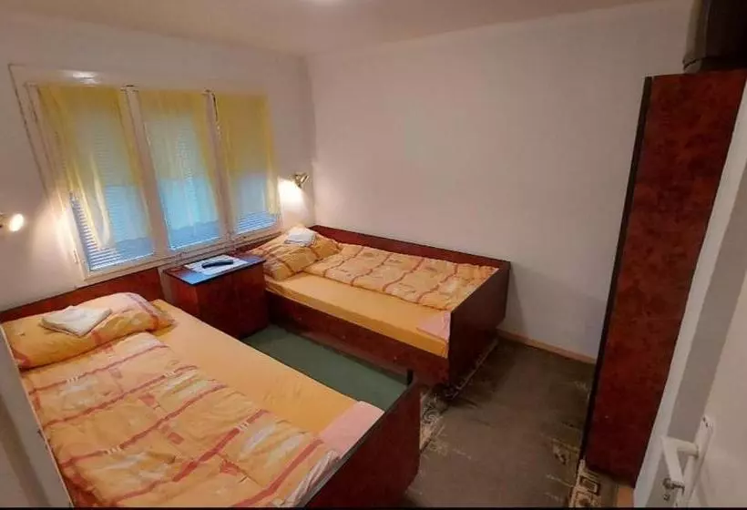 پانسیون Domaćinstvo Jolović