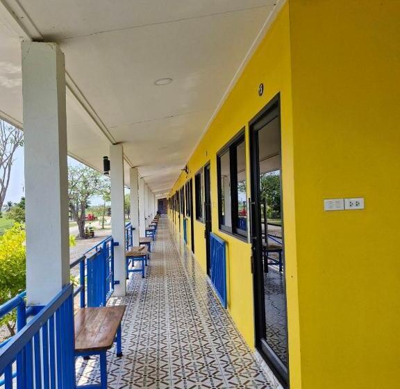 Yungthong Baan Suan Resort