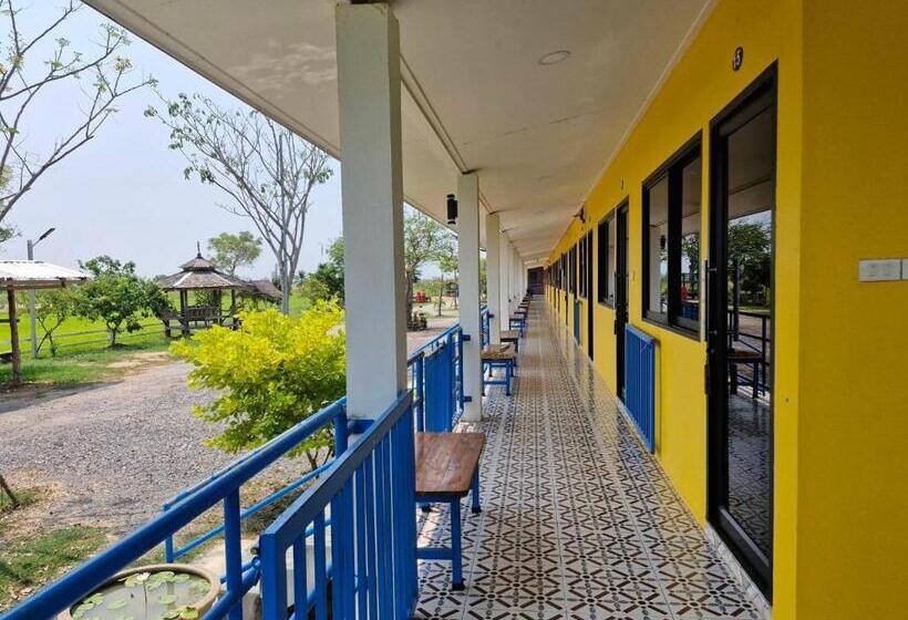 Yungthong Baan Suan Resort