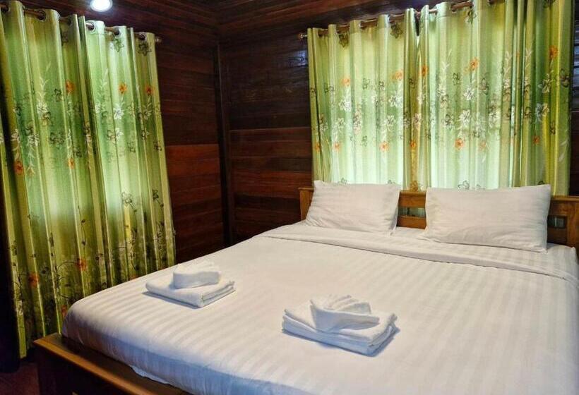 Yungthong Baan Suan Resort