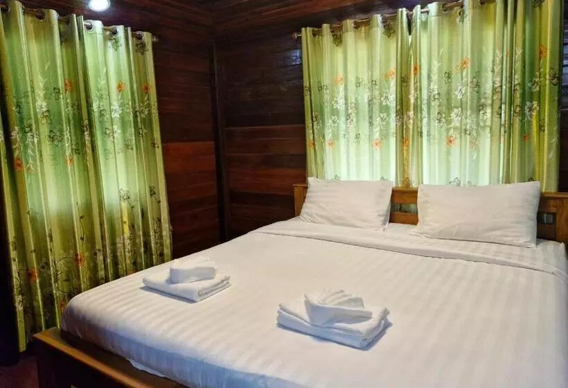Yungthong Baan Suan Resort