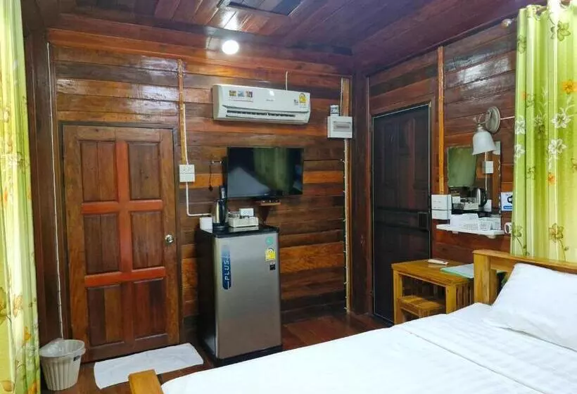 Yungthong Baan Suan Resort