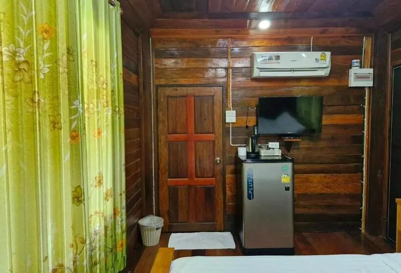 Yungthong Baan Suan Resort