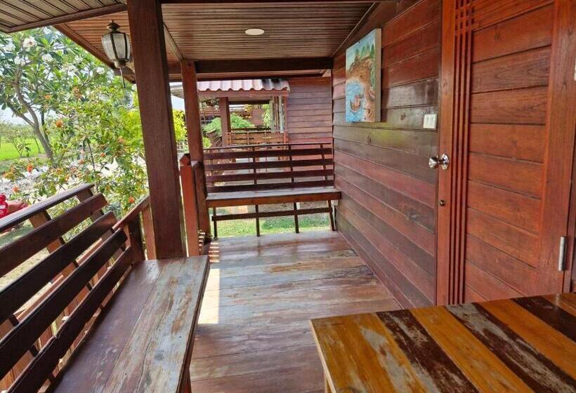 Yungthong Baan Suan Resort