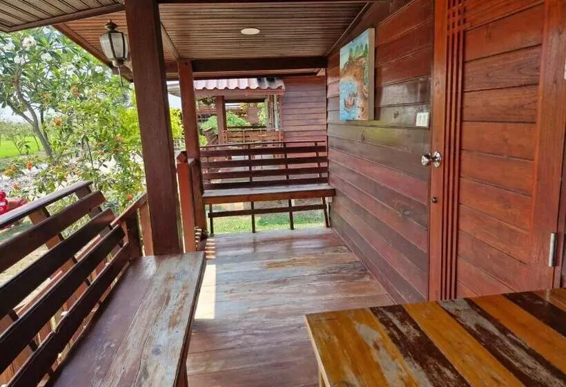 Yungthong Baan Suan Resort