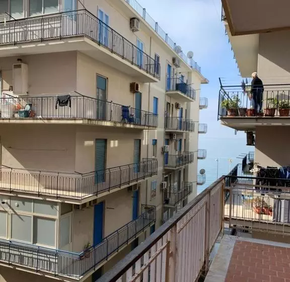 تختخواب و صبحانه My Home