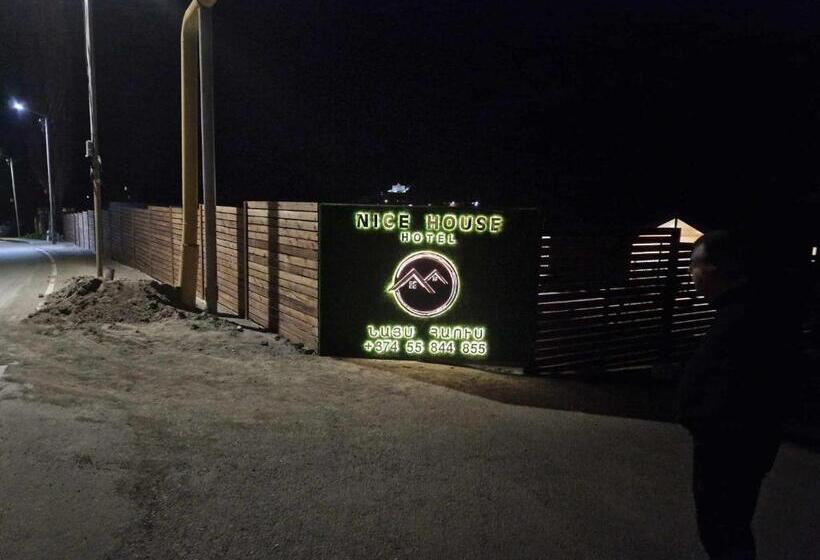 Bed and Breakfast Nice House Hotel Meghri