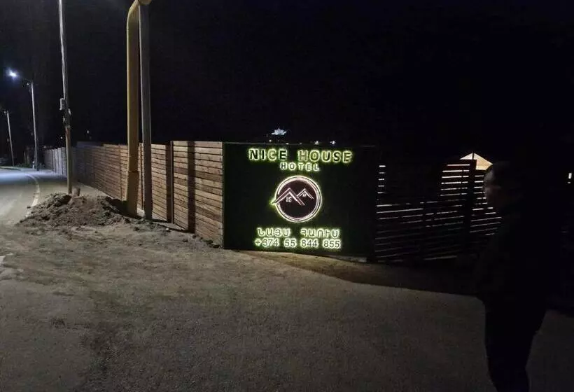 Aamiaismajoitus (B&B) Nice House Hotel Meghri