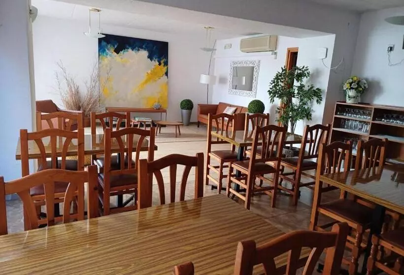 Hotelli Hostal Sol I Sombra