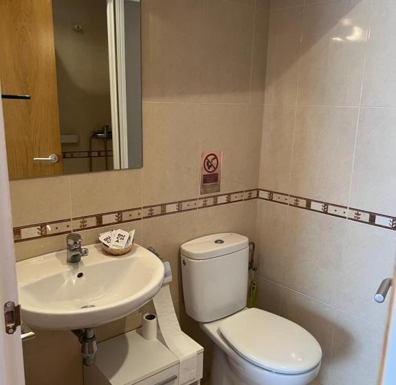 هتل Hostal Sol I Sombra