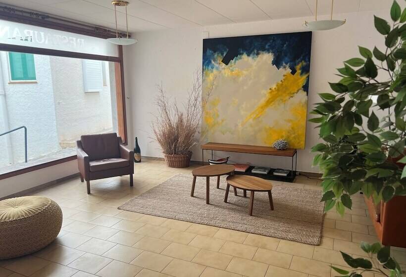 هتل Hostal Sol I Sombra