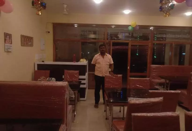 Hotelli Kirithi Ac & Residency