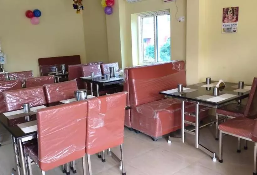 Hotelli Kirithi Ac & Residency