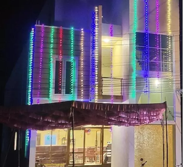 Hotelli Kirithi Ac & Residency