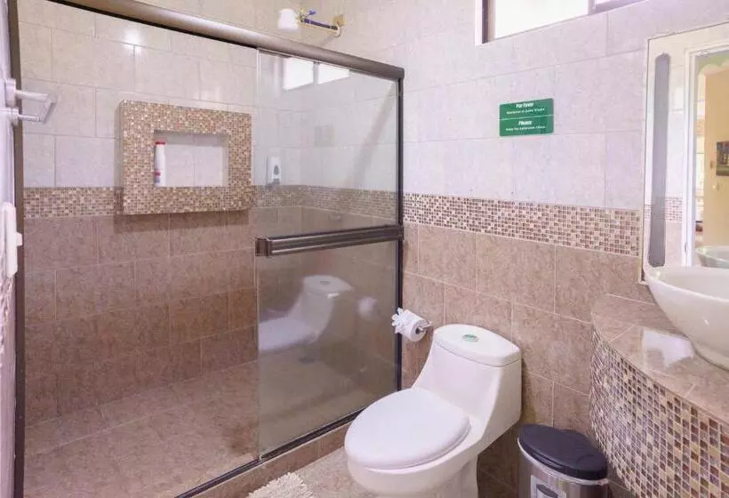 Hotelli Root Wellness Arenal