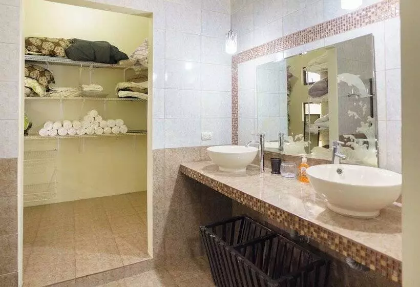 Hotelli Root Wellness Arenal