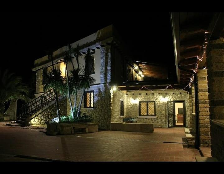 בית מלון כפרי Tenuta Frontini