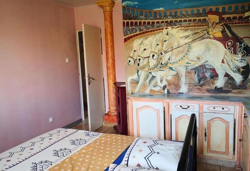 پانسیون Air Conditioning Room In An Apartment Of 4 Rooms