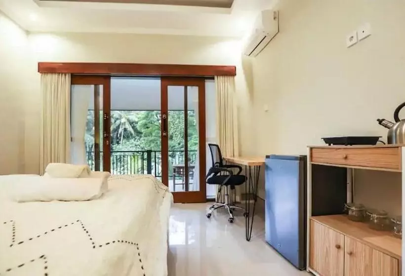 ペンション Modern Room W/ Desk, Office Chair & Kitchenette /3