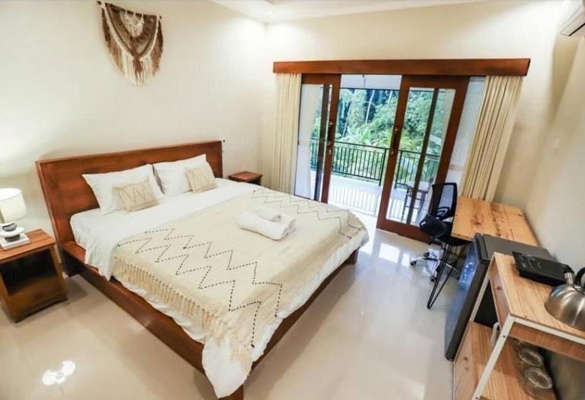 פנסיון Modern Room W/ Desk, Office Chair & Kitchenette /3