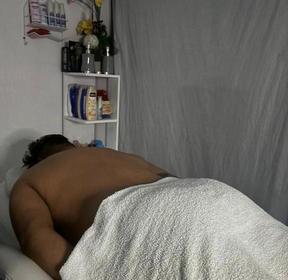 پانسیون Reyes, Hostal & Bar