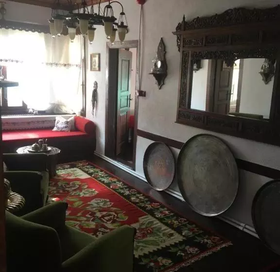 Aamiaismajoitus (B&B) Beyzadeler Konağı