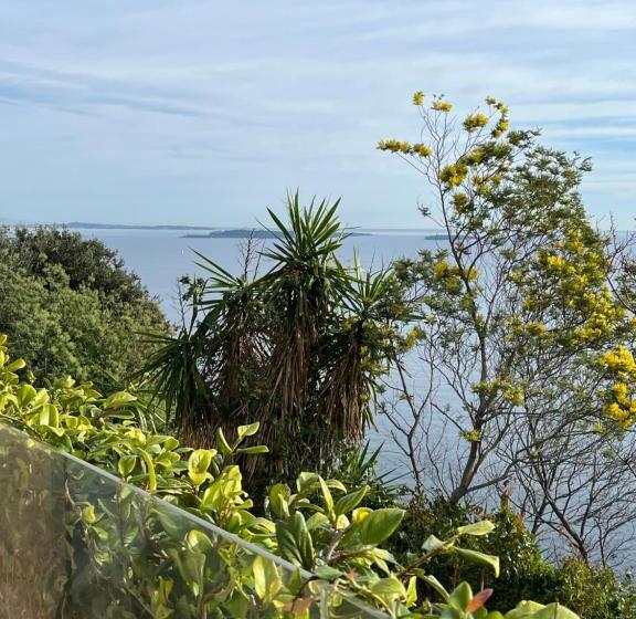 مبيت وإفطار La Pastorale De Théoule Sur Mer