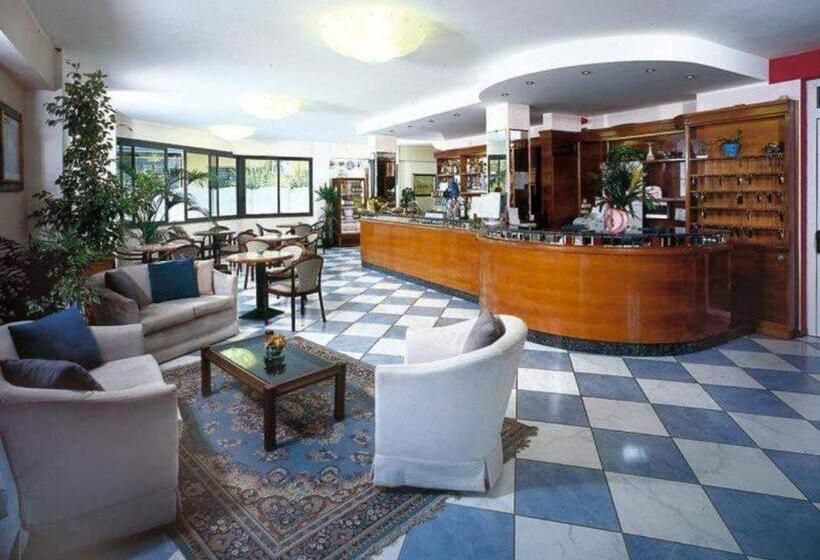 فندق President Pool & Room