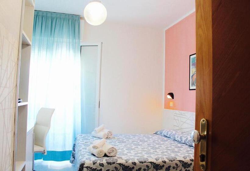 فندق President Pool & Room