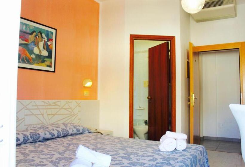 فندق President Pool & Room