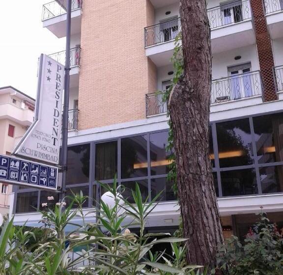 فندق President Pool & Room