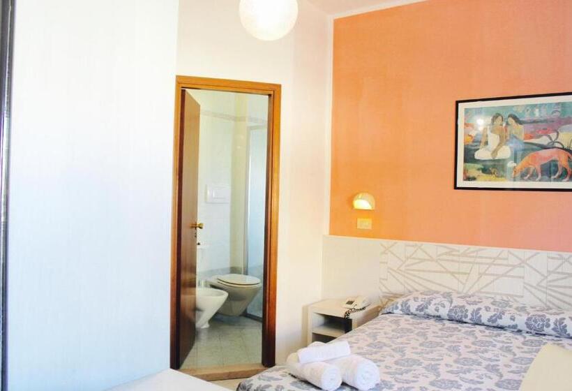 فندق President Pool & Room