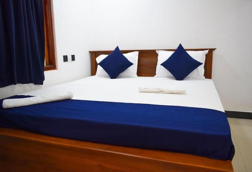 Отель Rolex Guest House