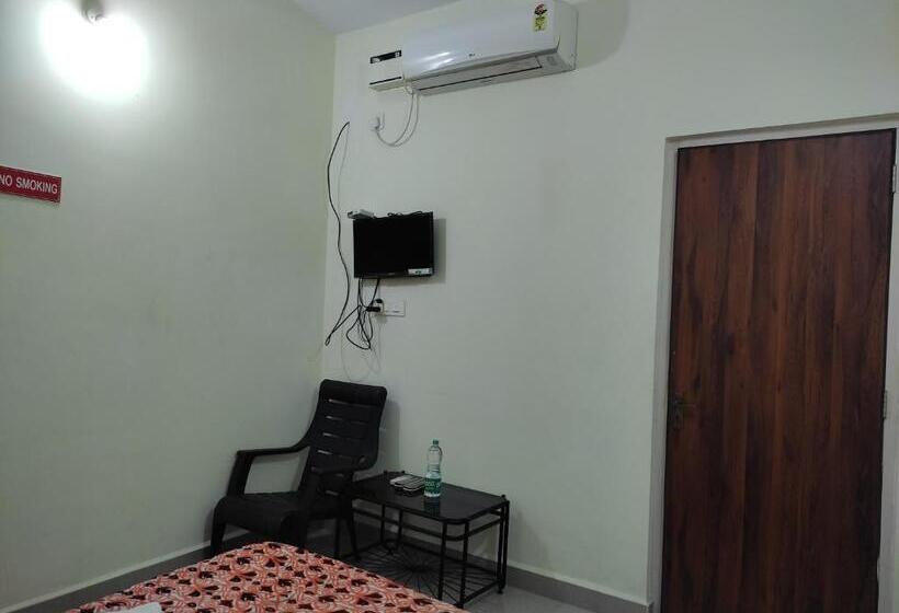 پانسیون Lucy Guest House